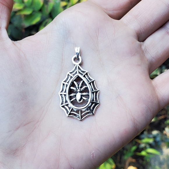 Jewelry - New Silver Spiderweb Pendant